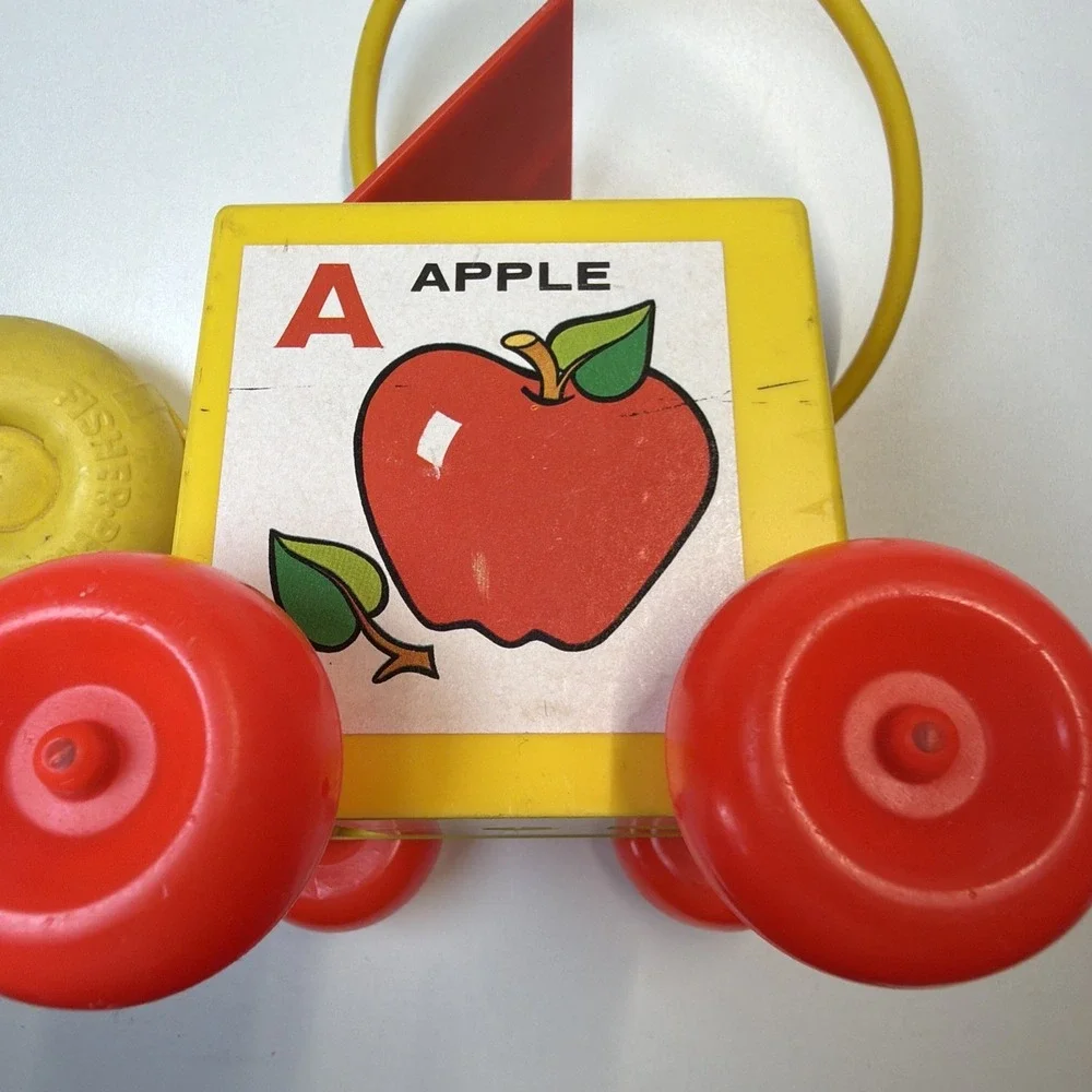 Vintage 1970 FISHER PRICE Peek-a-Boo Block Classic Pull Toy - WORKS